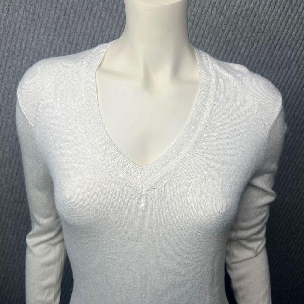 Victorinox Swiss Army‎ Women’s White V-Neck Size Small - Picture 2 of 16